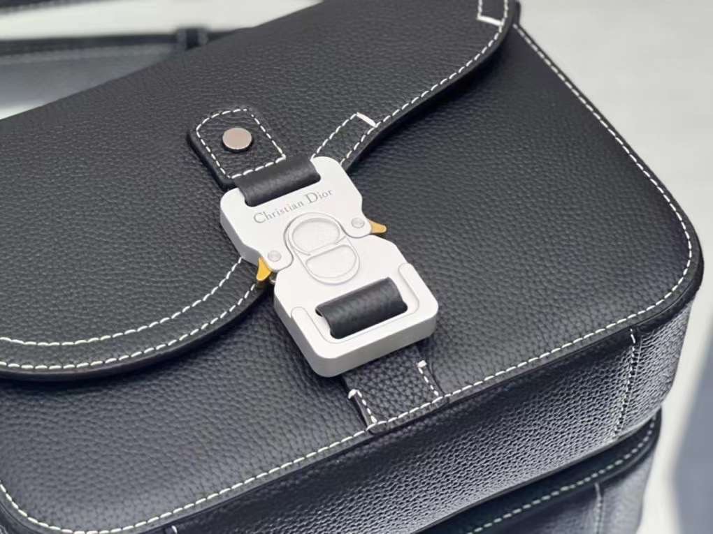 Dior Saddle Messenger Bag / Dior messenger bag Technical and Grained Calfskin เกรดเทพออริจินอล หนังแท้ ภาพถ่ายจากสินค้าจริง ใช้งานต่างประเทศได้