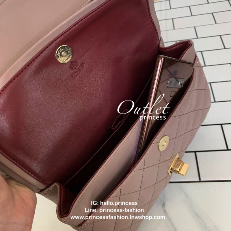 KEEP รุ่น KEEP shoulder Quited chain handbag สวย หรู มากๆ เลยน๊า กระเป๋าอยู่ทรง เย็บตารางสวย แถมใช้หนังตัวใหม่ Microfiber สวย ทน กว่าเดิม รอบนี้มาพร้อมสีใหม่ให้เลือกด้วยนะค๊า