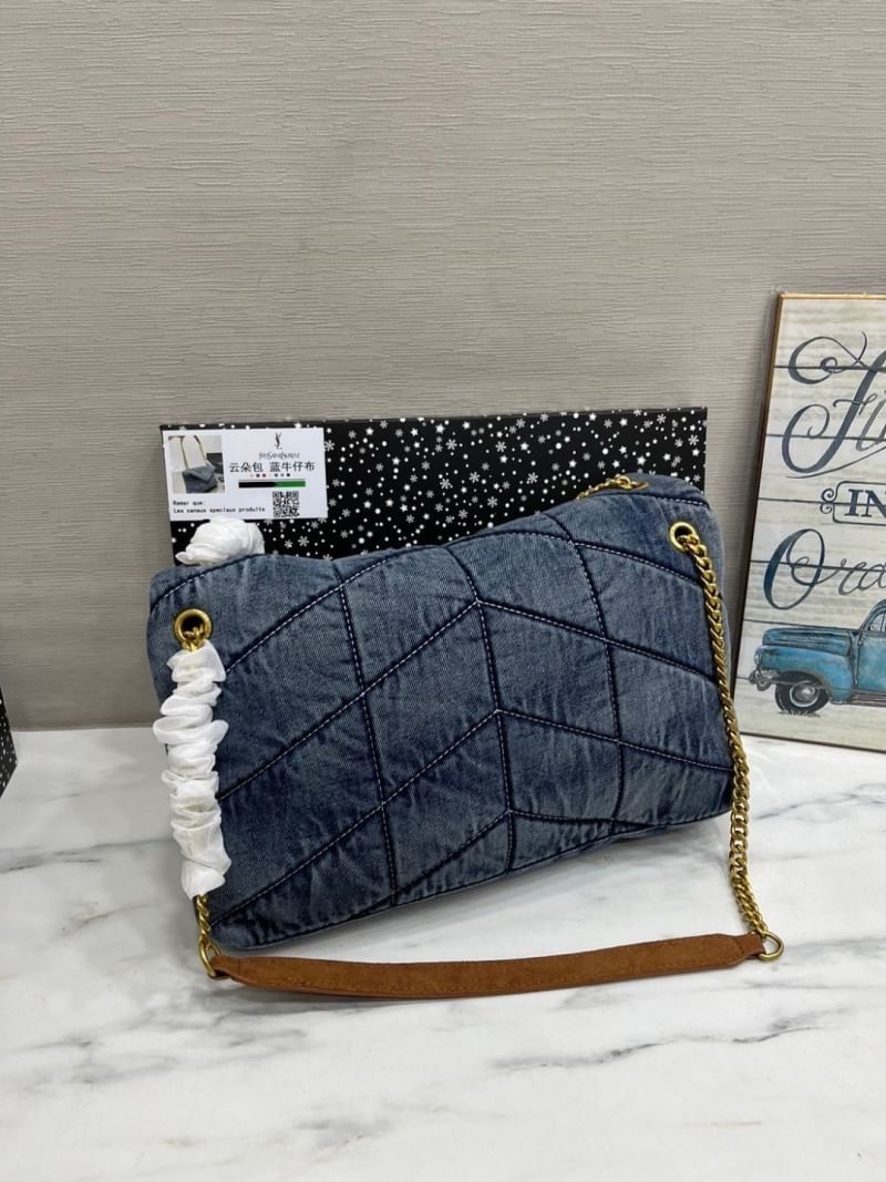 YSL Loulou Puffer Denim Shoulder Bag กระเป๋าสะพายเดนิมควิลท์ เย็บลายเชฟรอนควิลท์สวยมีเสน่ห์ ภายในโล่งกว้าง มีไอเท็มใหม่ที่ต้องรีบมีสวยก่อนใคร รับรองคุ้มค่าและถูกใจแน่นอนน้า