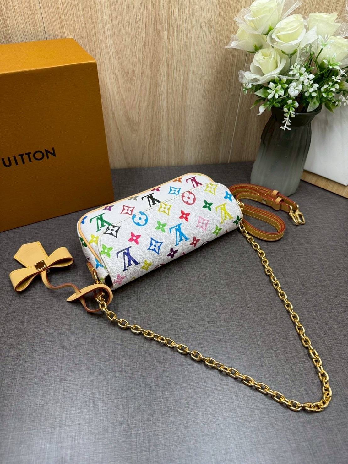 ORI หนังแท้ | LV Ivy chain wallet Bag กระเป๋าสะพายใบเล็ก ดีไซน์กระเป๋าสตางค์โซ่ โดดเด่นด้วยลาย Monogram Reverse Canvas เอกลักษณ์ของ Maison มอบลุคใหม่สดใส