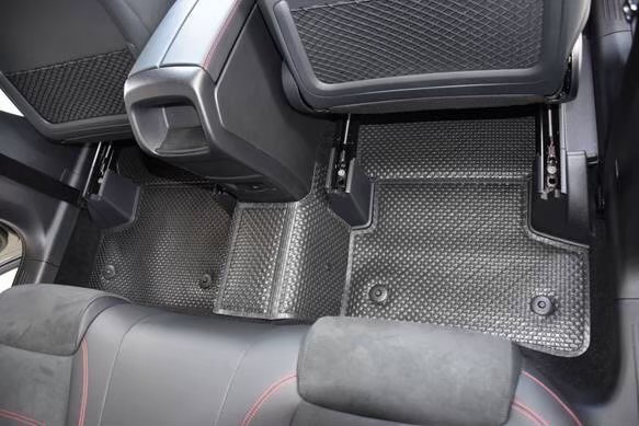 พรมปูพื้นรถยนต์ BENZ GLA W247 ปี2020-27 พรมกระดุมเล็ก รีดขอบ เข้ารูป ตรงรุ่นรถ