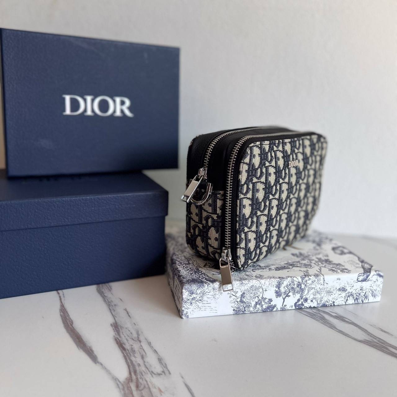 ORI 🥂 หนังแท้ DIOR POUCH WITH SHOULDER STRAP Oblique Jacquard พร้อมส่งที่ไทย งานหนังแท้และผ้าแจ็คการ์ดออริจินอล ภาพสินค้าถ่ายจากงานขายจริง ใช้งานต่างประเทศได้