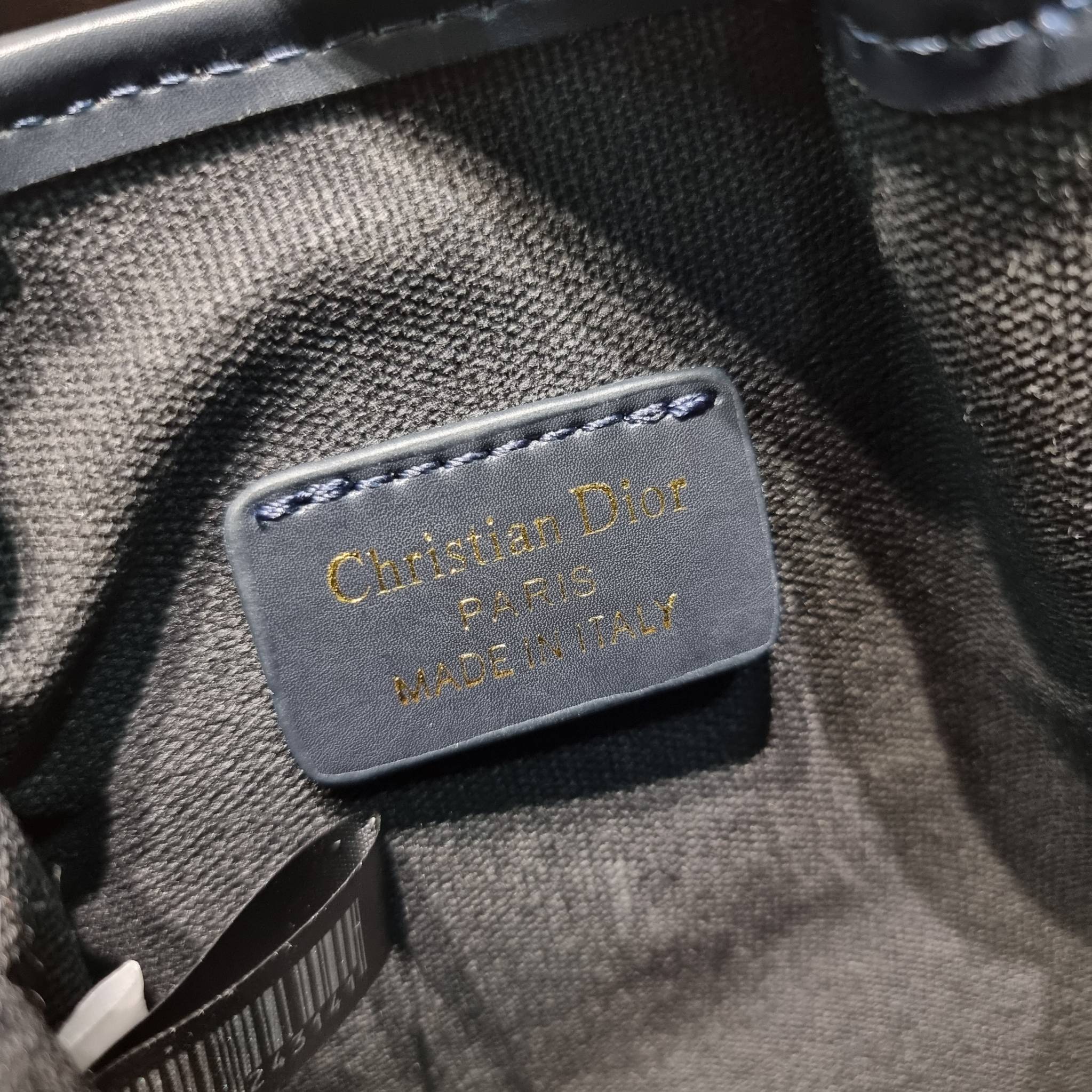 CD SMALL C'EST BAG 17cm / Dior bucket bag พร้อมส่ง กระเป๋าสะพายสุดคลาสสิค ดีไซน์หรู ไซส์เล็กกะทัดรัด ใช้งานง่าย สะพายได้ทุกโอกาส