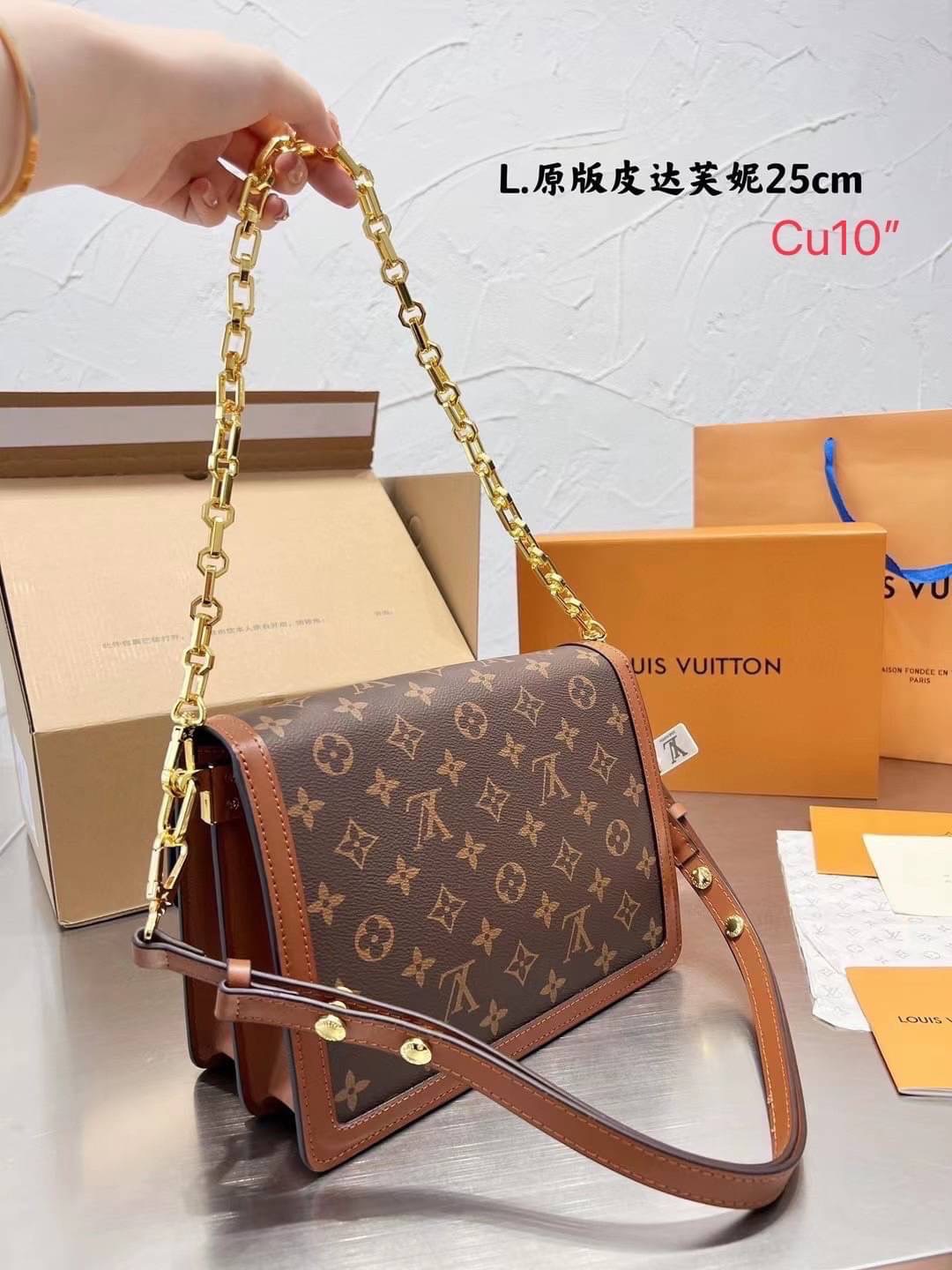LOUIS VUITTON DAUPHINE Bag พร้อมส่ง กระเป๋าสะพายคงความคลาสสิคและสวยหรู ภายในแบ่งสัดส่วนใช้งานง่าย **ล็อทราคาพิเศษสุดคุ้ม งานสวยเกินราคา ภาพถ่ายจากงานจริง