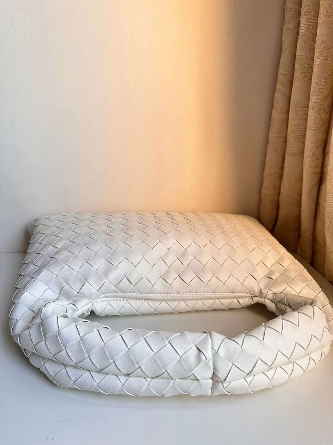 BOTTEGA intrecciato hobo shoulder bag / Bottega Hop Bag กระเป๋าทรงโฮโบ จุของได้เยอะ เกรดออริ สลับแท้ 1:1 ใช้งานต่างประเทศได้