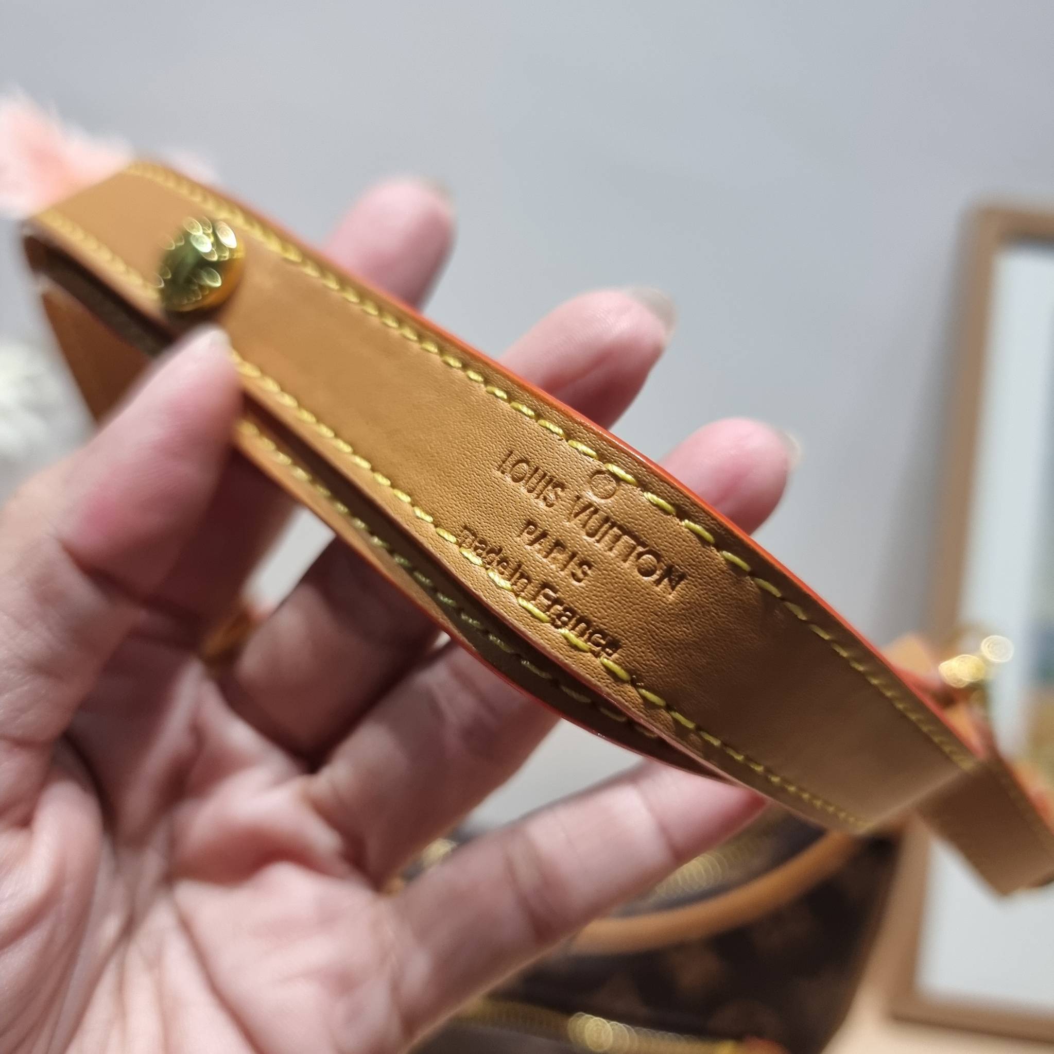 LV loop bag New in!! กับ box set ชวนสะสม ที่จับเอารุ่นยอดฮิต มามิกซ์รวมกับไอเท็มสุดคุ้มของมันต้องมี!! จัดเรียงให้อยู่ในกล่องสุดหรู ไม่ว่าจะตัวกระเป๋า กระเป๋าสตางค์ กระเป๋าจิ๋ว ใบไหนๆก็นำมาใช้งานได้จริง คุ้มค่ามากๆ แถมฟรี! ริบบิ้นลายลิมิเต็ด รวมรวบไว้ให้ได