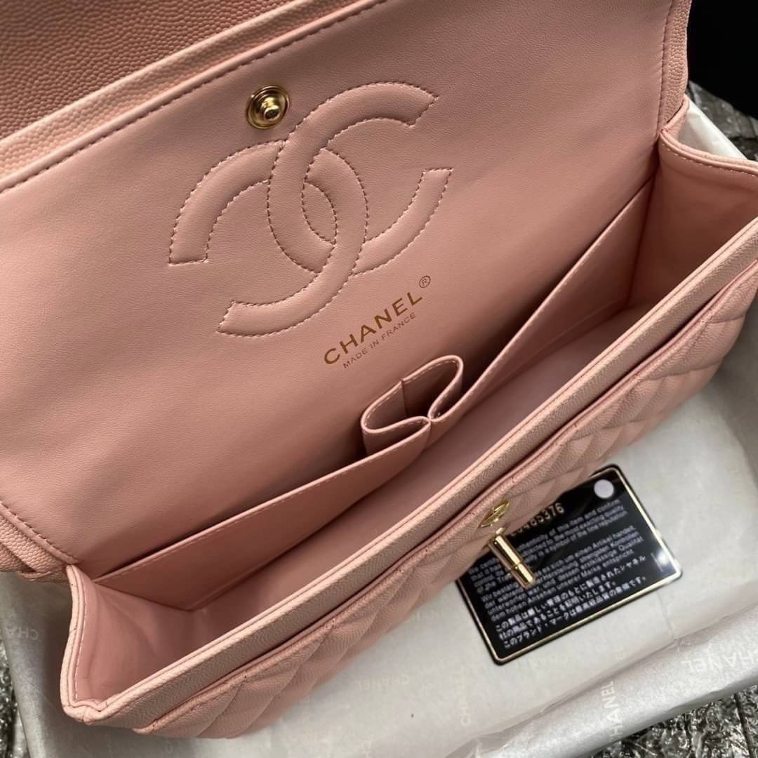 หนังแท้ CHANEL Classic Caviar 25cm กระเป๋าสะพายคลาสสิก หนังแกะและโลหะสีทอง ภาพสินค้าถ่ายจากงานขายจริง ใช้งานต่างประเทศได้