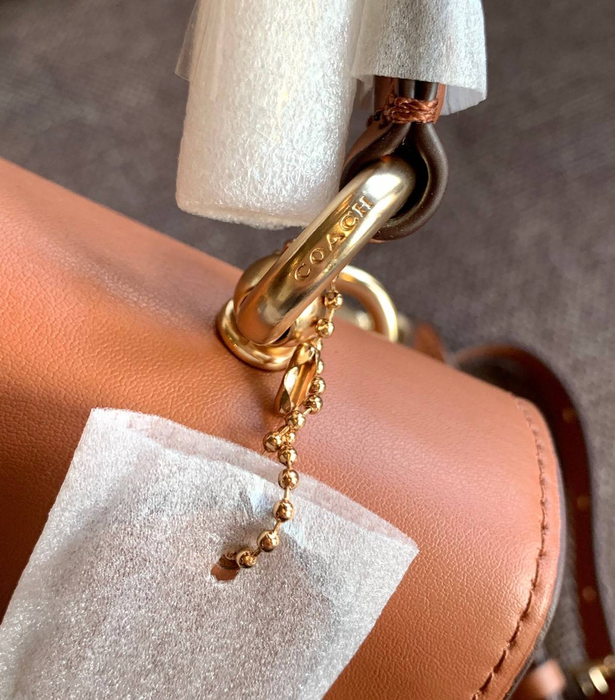 สวย หรู ดูดี รุ่นนี้กัยเลยค่า!! COACH TILLY TOP HANDLE SATCHEL IN SIGNATURE ((76620)) พร้อมส่งความสวย ห้ามพลาดค่ะ! กระเป๋าหิ้ว//คล้องมือ//สะพายข้างได้ ทรงสวย หนังแท้เรียบ+ลายCได้สวยงามค่ะ เปิดปิดกระเป๋าแบบหมุนล็อค ภายในมีช่องหลักใส่ของ2ช่อง สามารถใส่กระเป