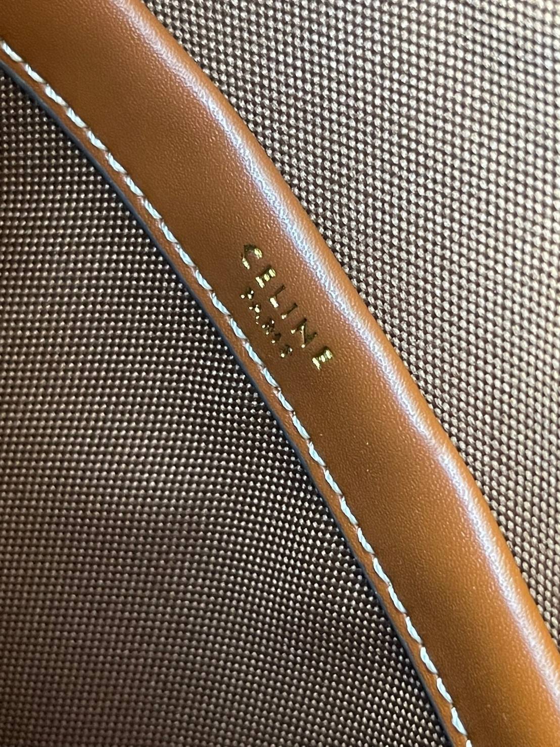 Celine Horizontal Cabas In Triomphe Canvas / Celine tote bag สายชอบพกของเยอะ ต้องหยิบของในกระเป๋าบ่อย รุ่นนี้ก็เป็นอีกตัวเลือกที่น่าสนใจค่ะ เพราะนอกจากจะจุของได้เยอะแล้วดีไซน์ยังเรียบสวยมีกลิ่นอายความวินเทจ อีกทั้งขนาดกระเป๋าใหญ่กำลังดีไม่เกะกะ เคลื่อนไหว