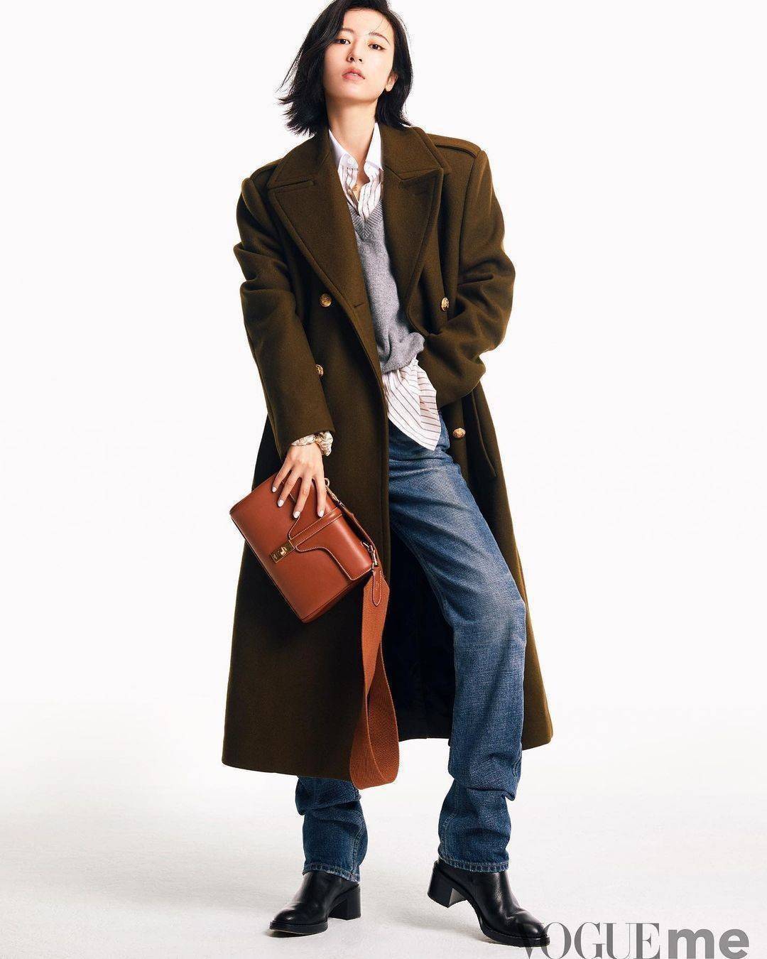 พร้อมส่งความสวย✴️นาทีนี้ต้อง CELINE TRIOMPHE CROSSBODY BAG SMOOTH CALFSKIN VIP GIFT WITH PURCHASE-GWP พรีเมี่ยมกิ๊ฟ Limited Edition จาก CELINE PERFUME DUTY FREE COUNTER วัสดุ หนังแท้ CALFSKIN ดีไซน์สวยหรูสุดคลาสสิคหนังเรียบสวยอยู่ทรงเปิดปิดด้วยฝาปิ