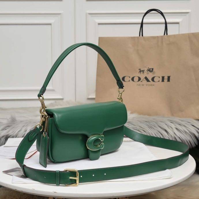 COACH PILLOW TABBY SHOULDER BAG 26 ไซส์ใหญ่ จุของได้ล้นๆ มาใหม่ขายดีที่สุด หนัง nappa หนานิ่ม นุ่มมากๆ พร้อมโลโก้รุ่นใหม่ด้วยเช่นกัน เพิ่มความหรู ดูดีเข้าไปอีกค่ะ