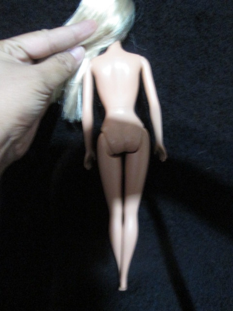 Barbie in Winter with Snowboard ตุ๊กตาบาร์บี้แท้มือสองสภาพดี