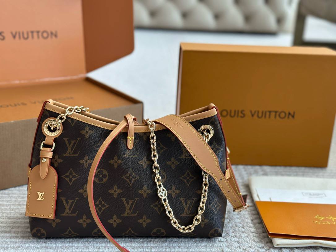 LV CarryAll BB bag กระเป๋าสะพายแครี่ออล ไซส์ใหม่ ดีไซส์ใหม่สุดไอคอนิกปรับโฉมใหม่ประจำฤดูกาลในดีไซน์สุดชิค ตกแต่งสายโซ่สีทองงดงามด้วย Monogram Flower