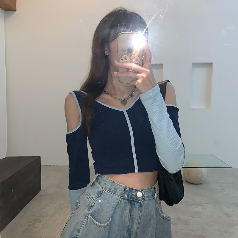 พร้อมส่ง 👙🐬 Bombie tops เสื้อแขนยาวเปิดไหล่แต่งแขนสีฟ้า (IN36687)