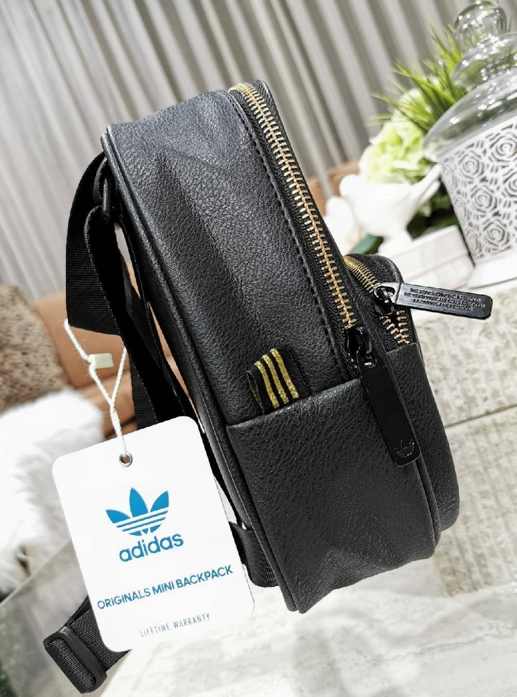ADIDAS MINI BAGPACK กระเป๋าเป้สไตล์ Sport ขนาดมินิ กำลังน่ารัก น้ำหนักเบา ด้านหน้ามีโล้โก้และช่องซิป เปิดปิดด้วยซิปสะดวกใช้หัวซิปแบรนด์ ภายในมีโลโก้และช่องใส่ของ มีหูจับถนัดมือ สายสะพายเลื่อนปรับระดับได้ freesize ไอเท็มใหม่ดีไซน์สุดฮิต พร้อมส่งที่ไทยในราค