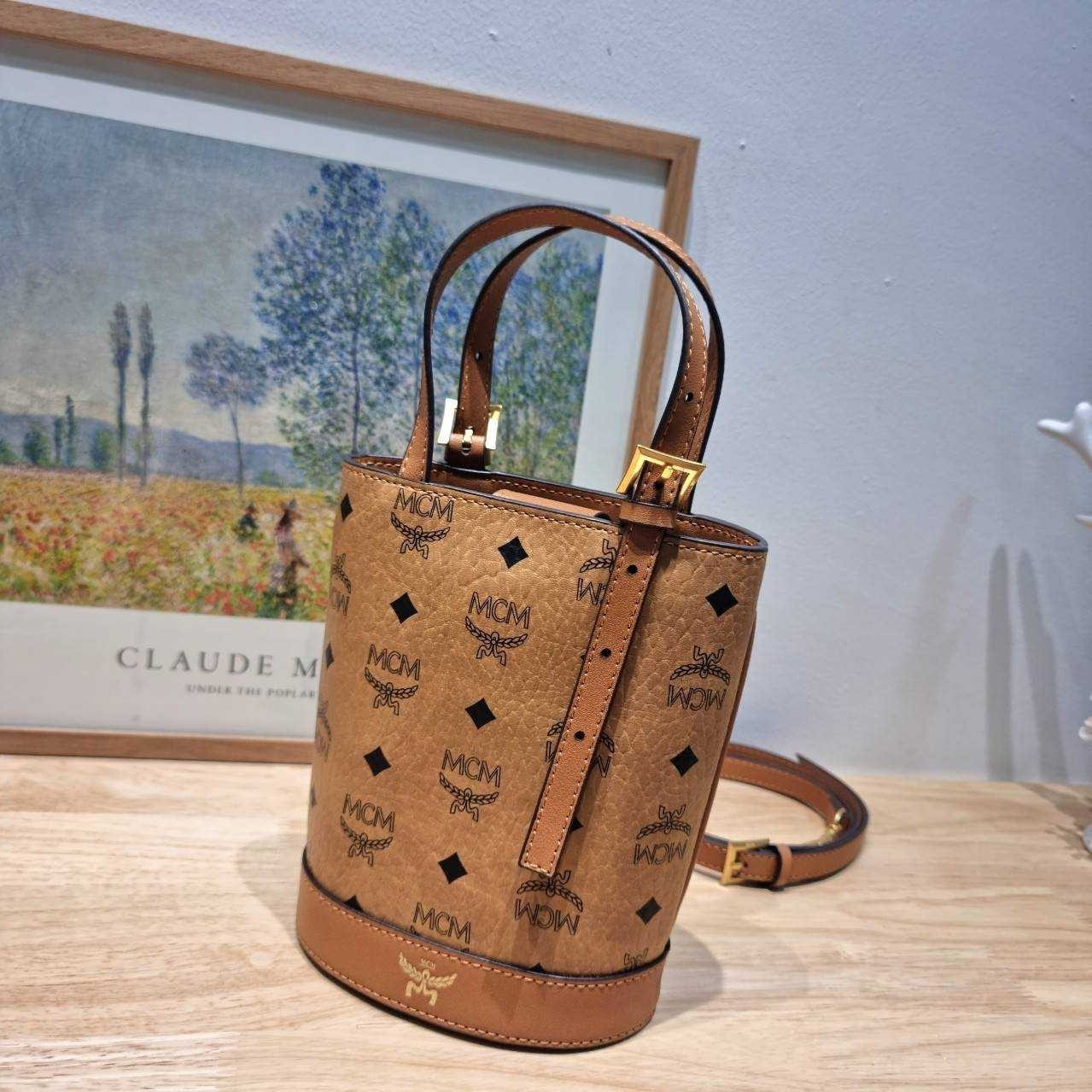 M.C.M AREN BUCKET TOTE IN VISETOS กระเป๋าทรงบัคเก็ต ขนาดกำลังสวย ไอเท็มใหม่ เกรดท็อปออริ 1:1 สลับแท้ ใช้งานต่างประเทศได้