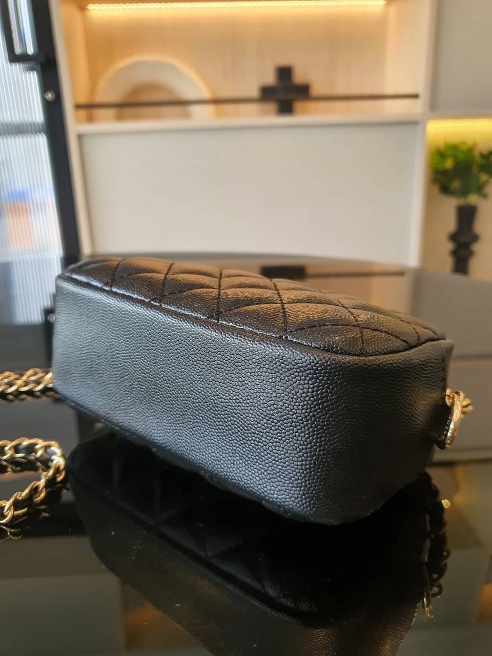 Chanel Camera Bag / CHANEL VIP CROSSBODY CHAIN BAG กระเป๋าทรงสะพายข้าง ที่กำลังมาแรงมาในตอนนี้ ตัวกระเป๋าเป็นกระเป๋าสตางค์หนังพียูพรีเมี่ยมลายคาเวียร์ อะไหล่ทองทั้งใบ