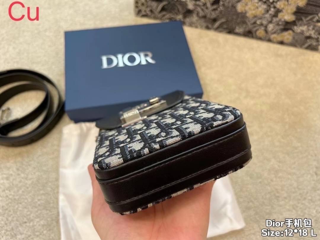 Dior Vertical Pouch | Mens Dior Pouches กระเป๋าสะพายทรงพอชผู้ชาย รุ่นใหม่ ทรงใช้งานง่าย สะดวก กะทัดรัด ภาพถ่ายจากงานขายจริง ใช้งานต่างประเทศได้
