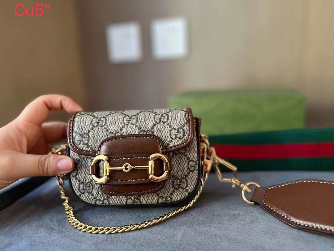 GUCCI HORSEBIT 1955 STRAP WALLET พร้อมส่ง กระเป๋าสะพายใบเล็กจิ๋ว มินิน่ารักน่าใช้ สายสะพายถอดได้ เลื่อนปรับระดับได้ เป็นอีกรุ่นที่น่าใช้มากๆ