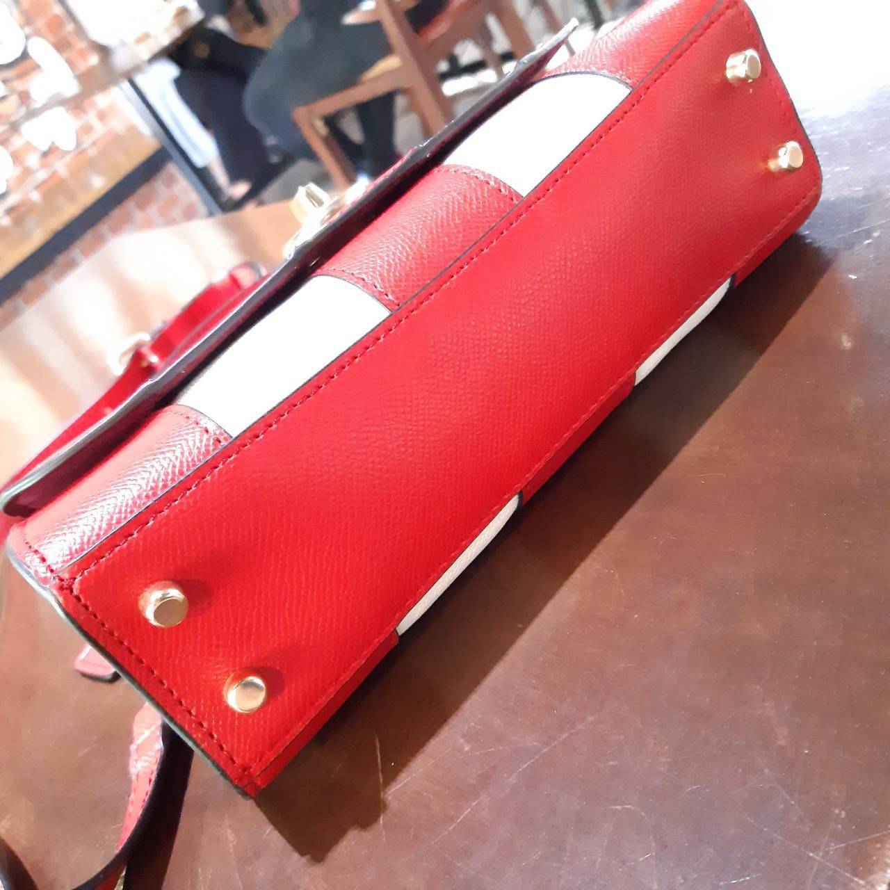 COACH TILLY SATCHEL 23 IN SIGNATURE CANVAS ((C1802//C1439/C1435)) กระเป๋า crossbody สวยหรู ขนาดใหม่ พร้อมสีมาใหม่!! ดีไซน์ย้อนยุค วัสดุหนังแคนวาสเคลือบลายสลับหนังแท้ มาพร้อมหูจับในตัว และสาย crossbody ปรับได้ตามตัว เปิด-ปิดด้วยตัวบิดล็อค ภายในโล่ง บุกำมะห