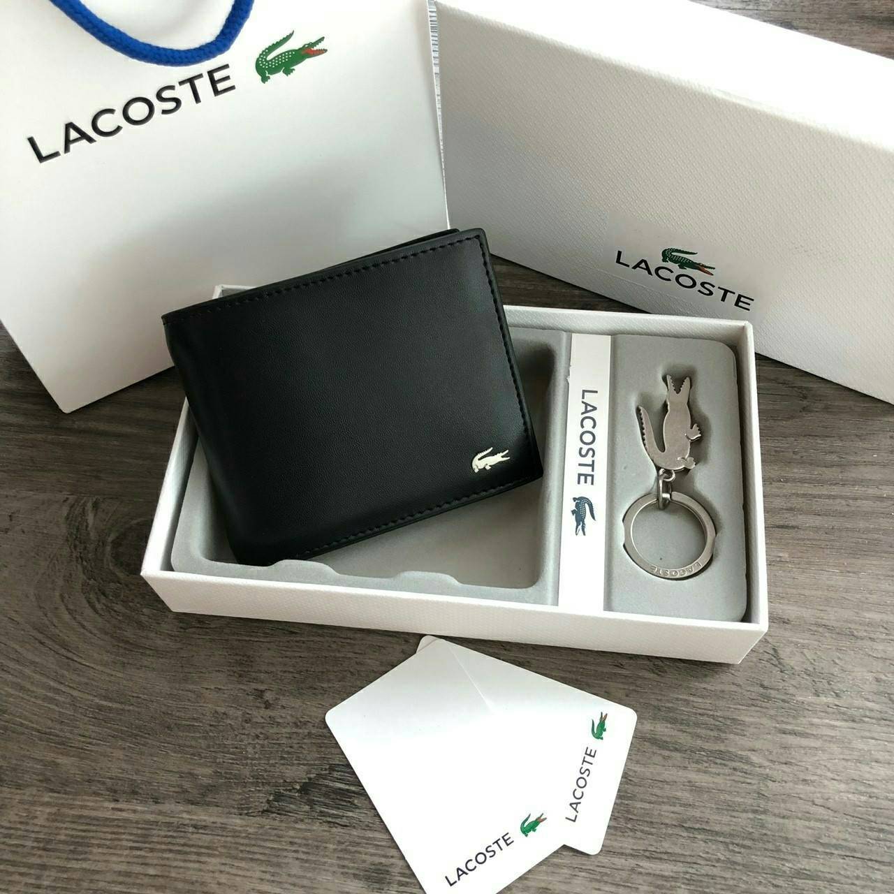 LACOSTE Short Wallet with Key Set กระเป๋าสตางค์ใบสั้น Set สุดคุ้มมอบให้เป็นของขวัญหรือใช้เองก็แนะนำค่ะ