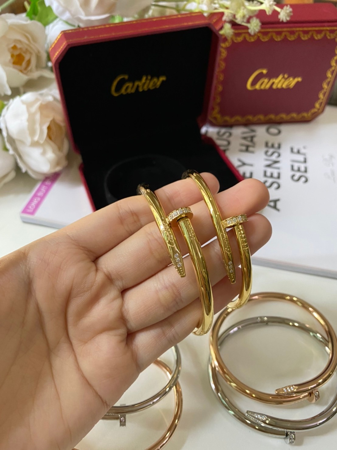Cartier Bracelet / Cartier JUSTE UN CLOU กำไลคาเทียร์ตะปู รุ่นมีเพชร ภาพถ่ายจากงานจริง พร้อมกล่อง วัสดุโลหะเคลือบขึ้นเงาตามรูป ใช้งานต่างประเทศได้