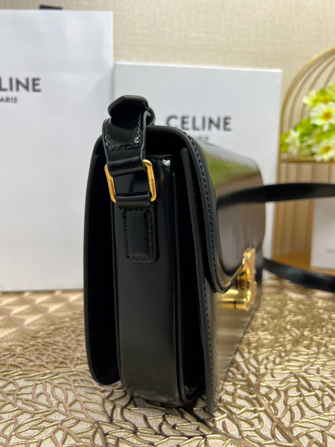 MEDIUM 22cm : CELINE CLASSIQUE TRIOMPHE BAG IN SHINY CALFSKIN / Celine Triomphe Bag / Celine Bag พร้อมส่ง 10 สี เกรดออริ 1:1 กระเป๋าแบรนด์หรูที่ควรมีแห่งปี