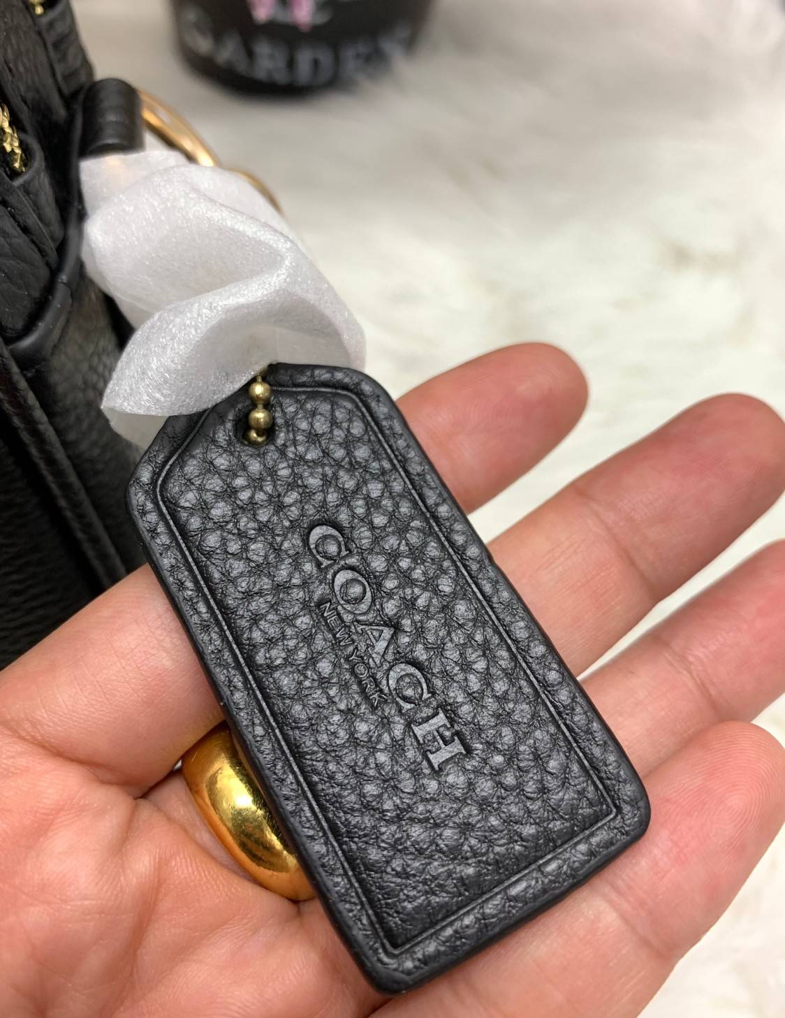 Coach Leather Jes Crossbody in Colorblock ((72704)) กระเป๋าสะพายข้าง//ครอสบอดี้ร์ วัสดุหนังแท้ หนังนิ่มสวยงาม มากๆค่ะ ด้านหน้ามีโลโก้แบรนด์เด่นชัดสะดุดตา ช่องหลักแบ่งเป็น2ซิป แต่ละช่องกว้าง ใส่กระเป๋าเงินใบยาวได้ ของอื่นๆได้จุค่ะ มีช่องเล็กให้ใส่ของจุกจิก