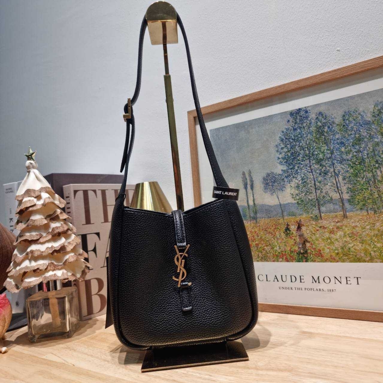 MINI YSL LE 5 À 7 SOFT BABY IN SMOOTH LEATHER กระเป๋าสะพายทรงโฮโบ ขนาดใหม่ baby สวยฟาด ดาเมจคือร้อนฉ่าสุดๆ! ดีไซน์สุดคลาสสิค ควรมีที่สุดค่า เกรดออริ 1:1 ใช้งานต่างประเทศได้