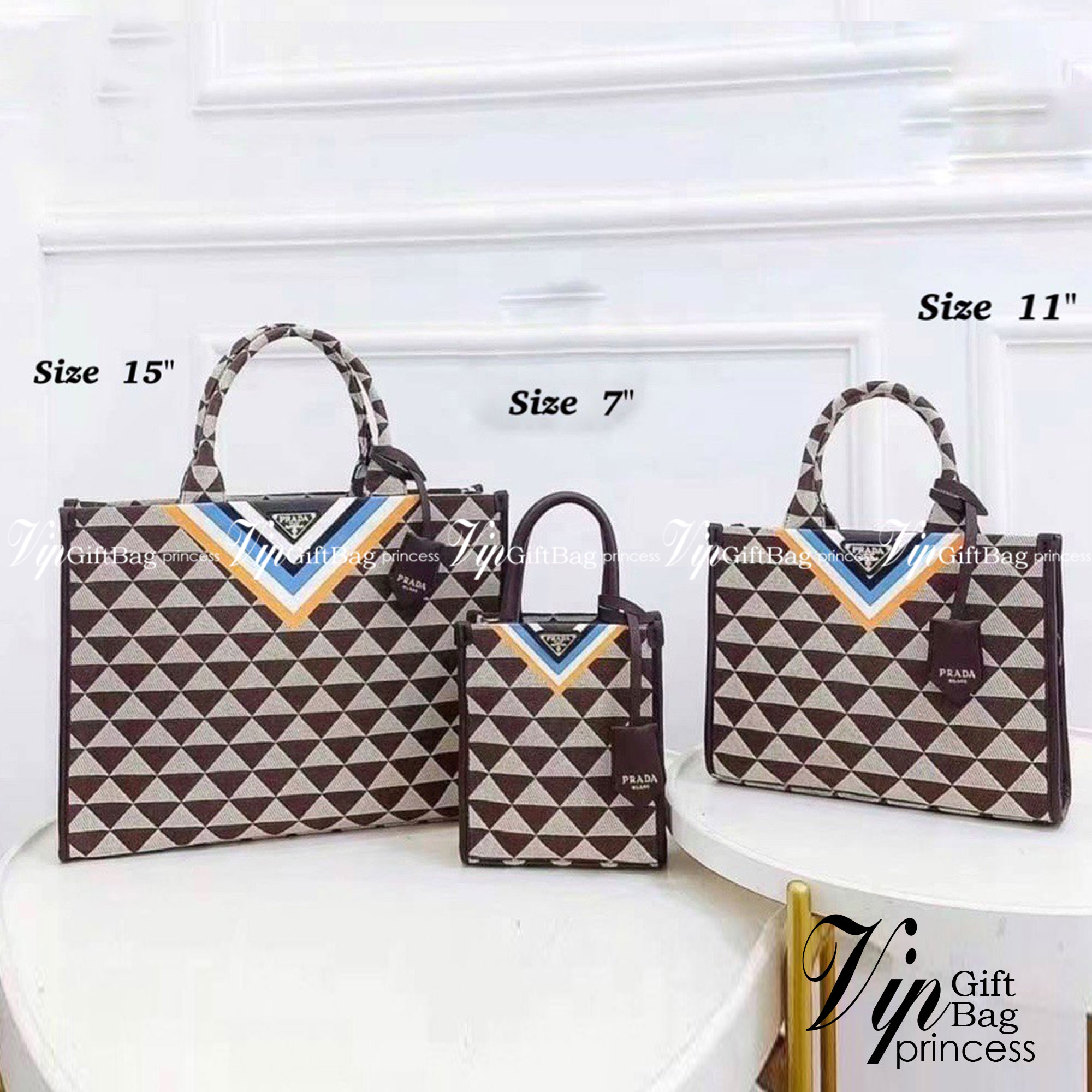 Prada Tote Bag / Prada Symbole jacquard fabric handbag กระเป๋าพราด้าทรงชอปปิ้ง หน้าติดอะไหล่โลโก้แบรนด์สีทอง มีให้เลือกใช้งาน 3 ขนาด งานชนชอปใช่งานง่าย สวยมงลงมากค่า แบบใหม่ล่าสุดจากแบรนด์ดัง จัดให้แบบเลิศๆ กับกระเป๋าทรงโท้ท สวยเอกลักษณ์ ภายในโล่งกว้างมาก