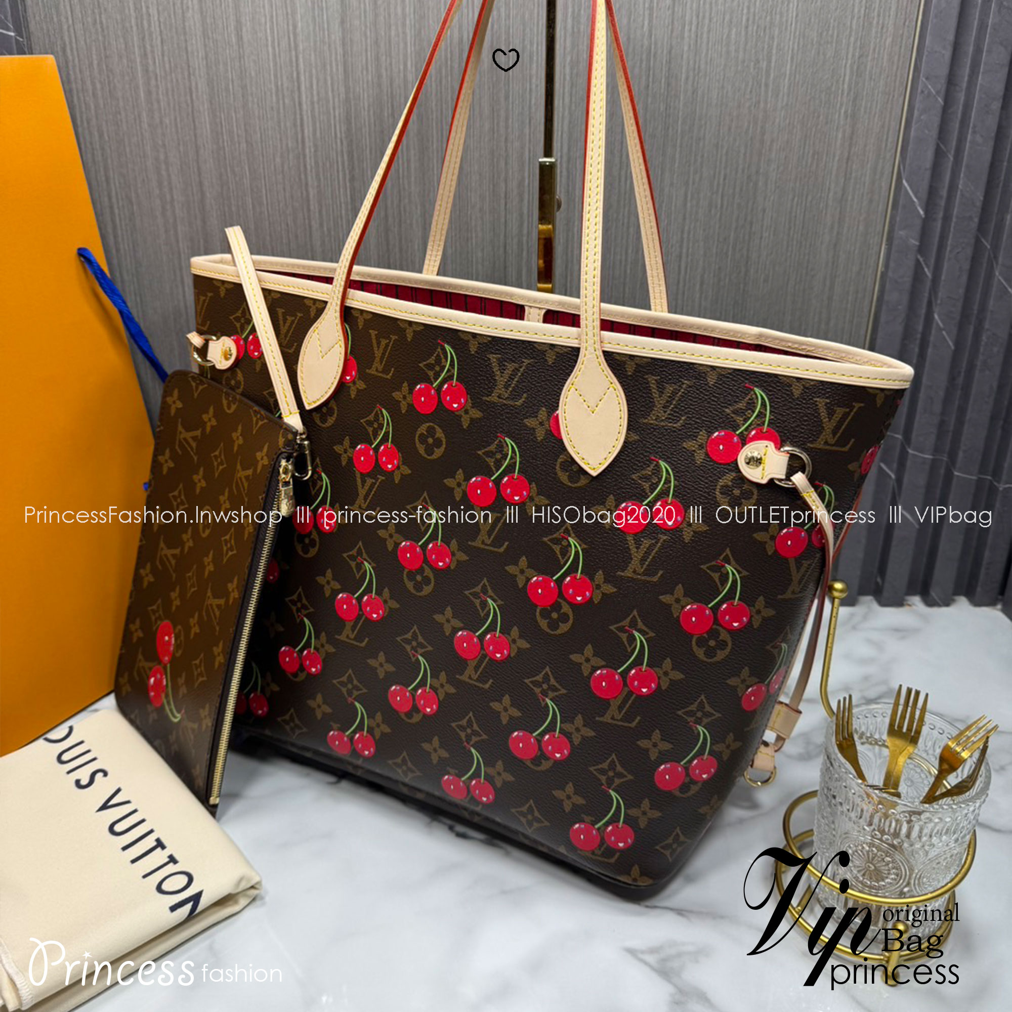 TOP ORI หนังแท้ | LV x TM - Neverfull MM Bag Monogram cherry canvas กระเป๋าสะพายทรงโท้ทเอกลักษณ์ที่หรูหรา Monogram แคนวาสคลาสสิกตกแต่งดีเทลลายเชอร์รี่สีสันสดใส ปรับลุคให้มีชีวิตชีวาอีกครั้งด้วยธีมแสนสนุก