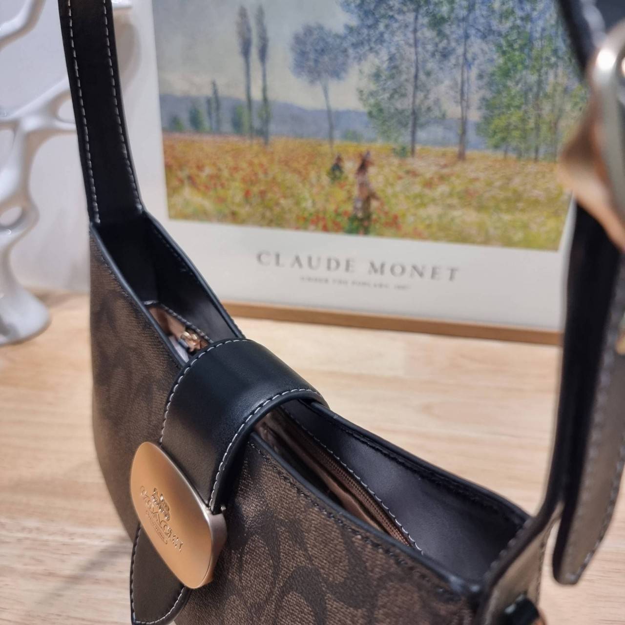 COACH ELIZA SHOULDER BAG IN SIGNATURE CANVAS CR532 / CR533 กระเป๋าสะพายไหล่ทรงโฮโบสุดหรู ดีไซน์โลโก้แบบใหม่สวยเด่น เกรดท็อปออริ เกรดดีสุด สลับแท้ 1:1 ใช้ต่างประเทศได้