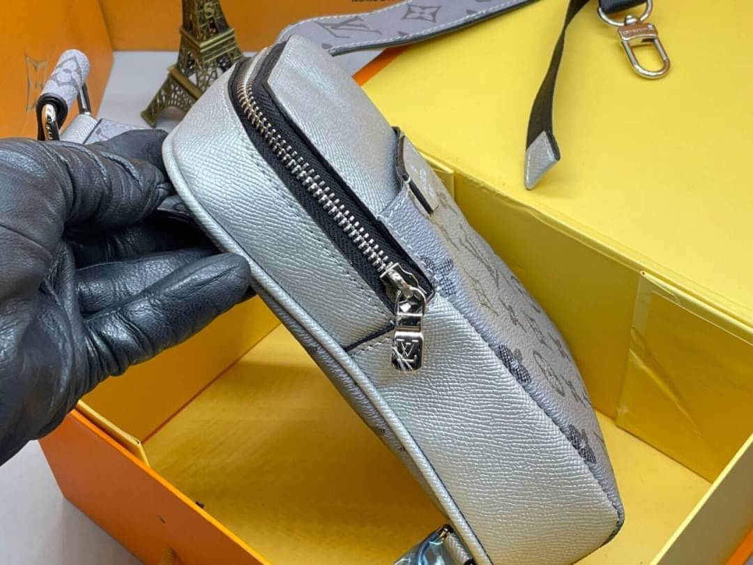 LV SLINGBAG OUTDOOR / LV Phone bag เกรดออริจินอล ใช้ได้ทั้งผู้หญิงผู้ชาย พร้อมส่งที่ไทย ภาพสินค้าถ่ายจากงานขายจริง ใช้งานต่างประเทศได้