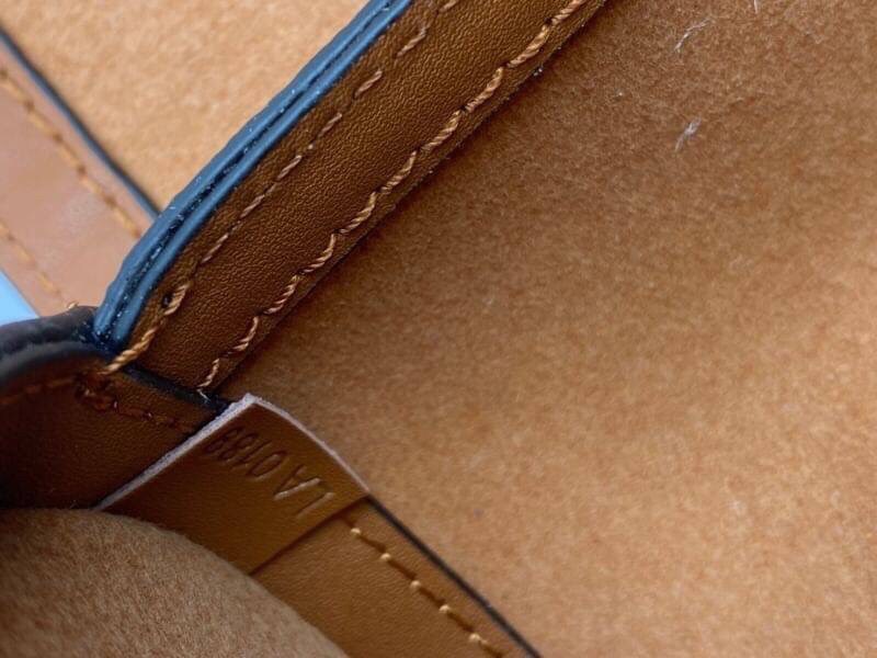 LOUIS VUITTON PAPILLON TRUNK Monogram coated canvas สินค้าออกใหม่ สวยงามมากๆค่ะ ใบจริงน่ารัก น่าใช้มากๆ พกพาสะดวก แนะนำมีติดตัวไว้สักใบไม่ผิดหวังแน่นอน ห้ามพลาดเลยนะคะ!