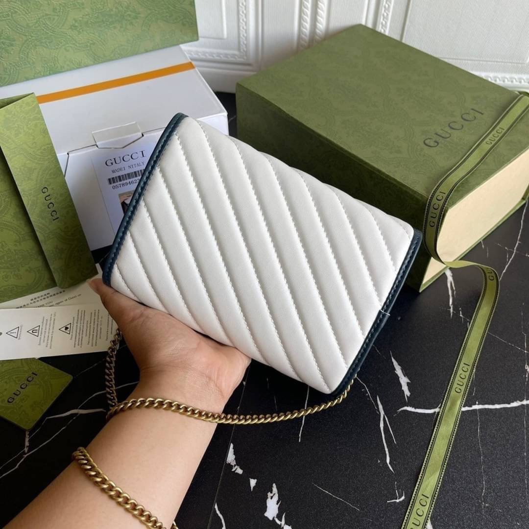 หนังแท้ GG Marmont matelassé mini bag พร้อมส่งที่ไทย GUCCI Wallet on Chain ภาพสินค้าถ่ายจากงานขายจริง รุ่นนี้หนังสวยมากค่ะ ละมุนที่สุด ใส่บัตร ใส่แบงค์ได้ รับรองว่าจะเป็นกระเป๋าที่จะหยิบใช้งานได้บ่อยๆ รับประกันความสวยปังค่าาา