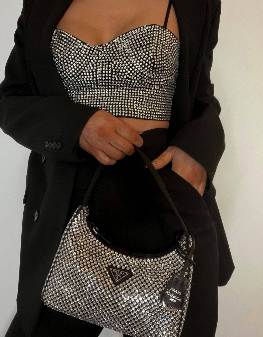 เซทสุดคุ้ม! ซื้อ1ได้ถึง3 PRADA CRYSTALS BAG WITH KEYCHAIN AND VACUUM BOTTLE VIP สวยหรูดูดี items นี้คุ้มมากๆได้ถึง3อย่างทั้งกระเป๋าสะพาย+พวงกุญแจ+กระบอกน้ำครบชุดไอเท็มแนะนำน่าใช้น่าสะสม