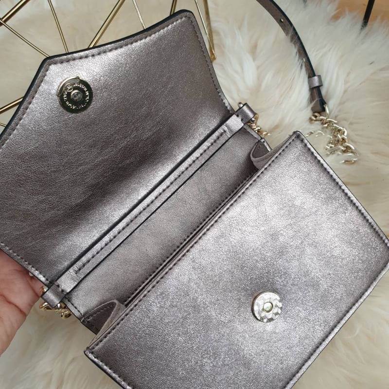 ทรงน่ารักมาก ใบเล็ก สี Glitter ✨ Limited รับ (summer) **KEEPBAG_Aris กระเป๋าใบใหม่เอาใจสาวทุกสไตล์เลยค่ะ 🌈🌈Summer นี้ ใครกำลังมองหากระเป๋าใบเล็กกะทัดรัด เหมาะกับทุกๆวัน ใช้งานง่าย ใส่ของครบใบนี้แนะนำเลยค่า น้ำหนักเบา สะพายไม่เจ็บไหล