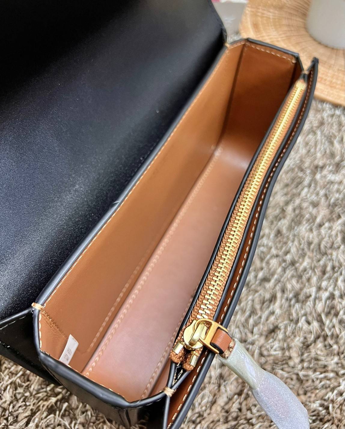 TORY BURCH ELEANOR CONVERTIBLE SHOULDER BAG ((89644)) รุ่นใหม่ สวยตามคนดังเซเลบกันเลยค่า! พร้อมส่ง ห้ามพลาดก่อนหมด ต้องมีติดตัวสักใบค่า กระเป๋าหิ้ว//คล้องไหล่ หรือสะพายข้างได้ หนังแท้เรียบ ผิวลื่น หรูมากๆสำหรับรุ่นนี้ เปิด-ปิดกระเป๋าแบบแม่เหล็กโลโก้แบรนด์