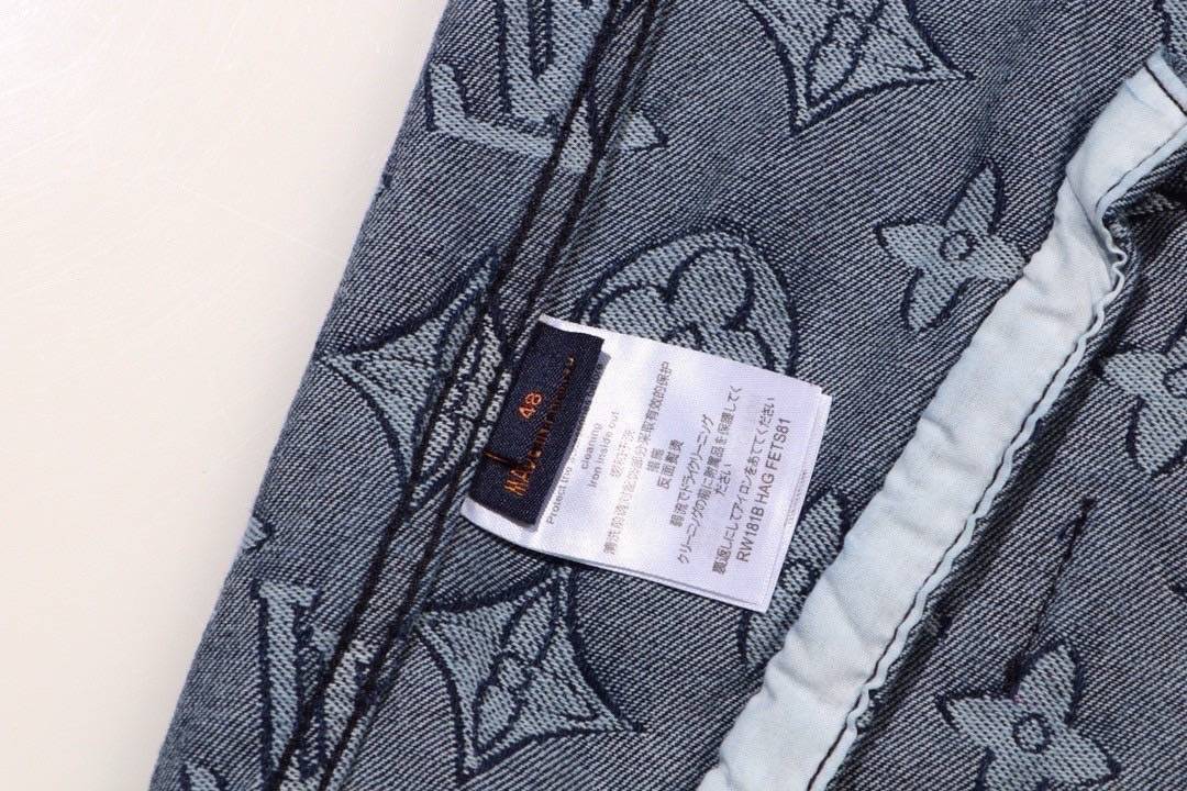 LV JACKET JEAN DENIM เสื้อแจ็คเก็ตยีนส์แบรนด์หรู เนื้อผ้าอย่างดี สวยงาม มีป้ายแท็กที่คอเสื้อ ใส่ได้ทั้งผู้หญิง/ผู้ชาย 🧡เกรดท็อปออริ เกรดดีสุด