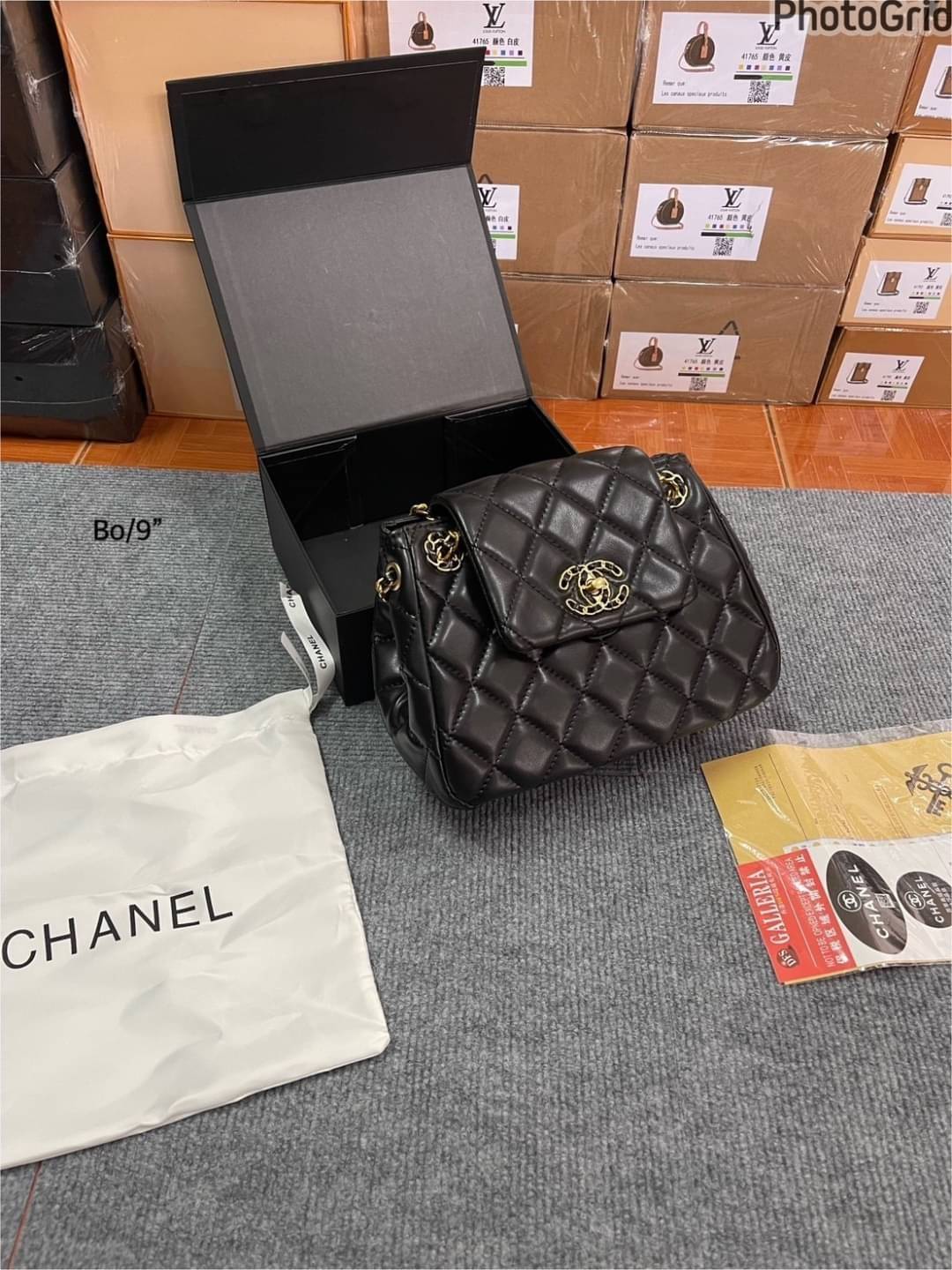 Chanel Flap Bag On Chain กระเป๋าสะพายสีดำคลาสสิก มาพร้อมสายโซ่สีทองสลับหนัง ใบขนาดกำลังสวย ใช้ถือออกงานคือปังมากกก รีบคว้าด่วนค่ะ!!