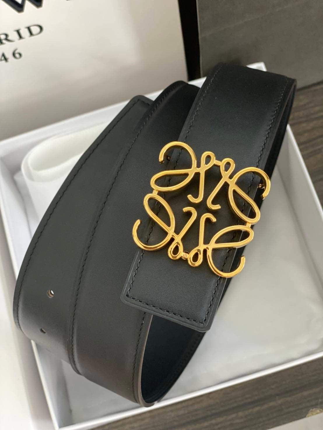 Loewe Belt / Loewe Anagram Leather Belt เข็มขัดโลเอเว่หนังแท้ สุดคลาสสิค วินเทจ เรียบง่าย ผู้ดี เป็นซิกเนเจอร์ ใช้งานเป็น everyday use ได้เลย วัสดุหนังแท้