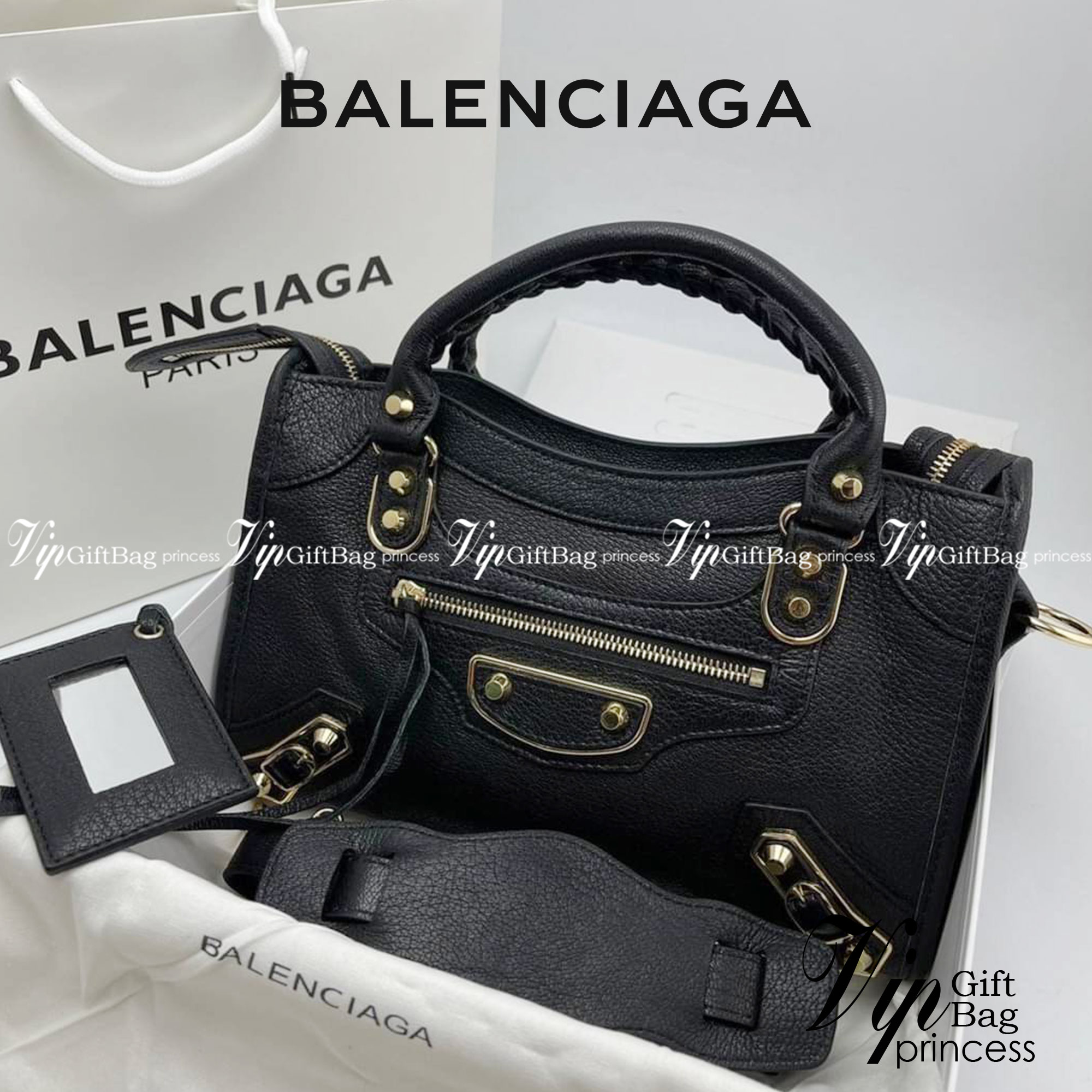 หนังแท้ BALENCIAGA CLASSIC CITY SMALL SHOULDER BAG in black Arena lambskin อะไหล่เงิน / ทอง การสร้างสรรค์ที่มีเอกลักษณ์เฉพาะตัว หรูหรา สีดำคลาสสิก วัสดุหนังแกะแท้ทั้งใบ ภายในโล่งกว้างจุของได้เยอะ เกรดออริจินอล ตอบโจทย์ได้ทุกลุค ทุกไลฟ์สไตล์ คูลๆ เท่ๆ ภาพส