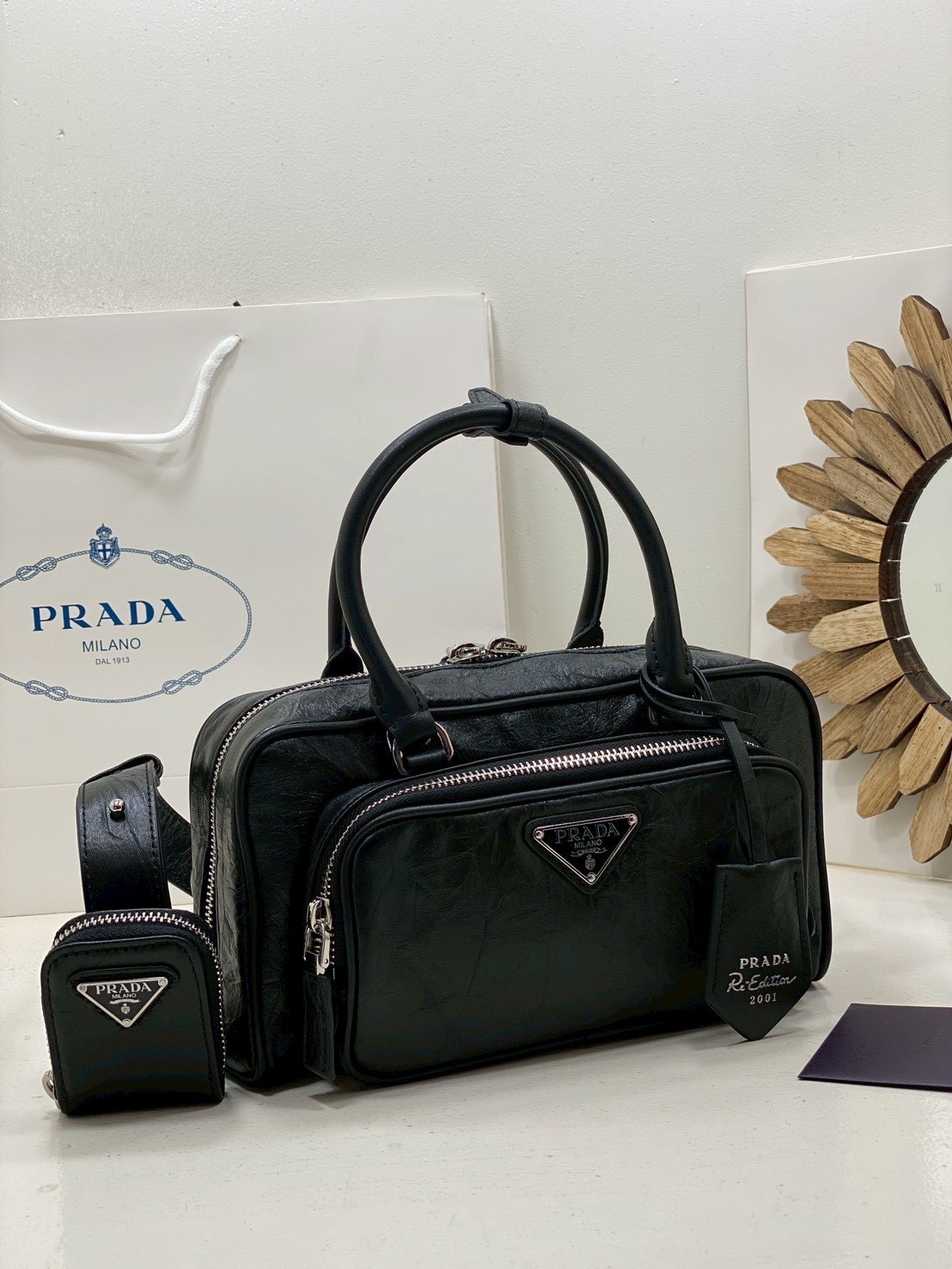 ORI หนังแท้ | Prada Antique nappa leather multi-pocket top-handle bag กระเป๋าสะพายทรง keepall มีช่องซิปด้านหน้าพร้อมหูจับ งานหนังยับดีไซน์เอฟเฟกต์เท็กซ์เจอร์ที่มีเสน่ห์สไตล์วินเทจ