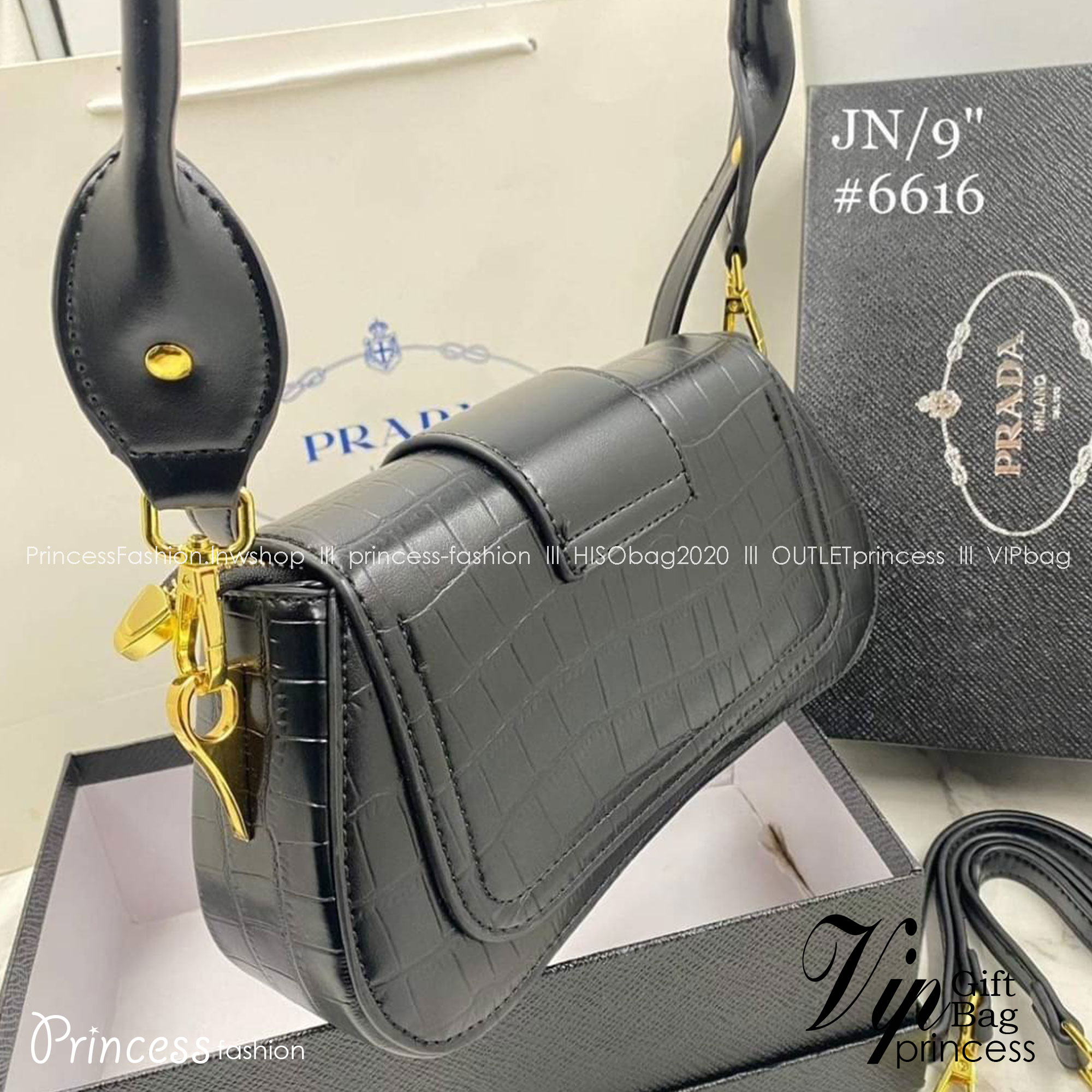 PRADA Saffiano Leather Sidonie Bag กระเป๋าสะพายไหล่ ดีไซน์วินเทจย้อนยุค สวยคมชัด คลาสสิคใช้ได้ทุกลุค ขนาดกำลังสวย มีสายสะพายยาว croosbody ปรับเปลี่ยนใช้ได้ตามสไตล์ ใบนี้คุ้มค่ามากๆ ใบจริงคือสวยเกินเบอร์
