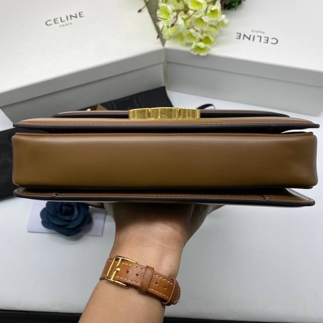 MEDIUM 22cm : CELINE CLASSIQUE TRIOMPHE BAG IN SHINY CALFSKIN / Celine Triomphe Bag / Celine Bag พร้อมส่ง 10 สี เกรดออริ 1:1 กระเป๋าแบรนด์หรูที่ควรมีแห่งปี
