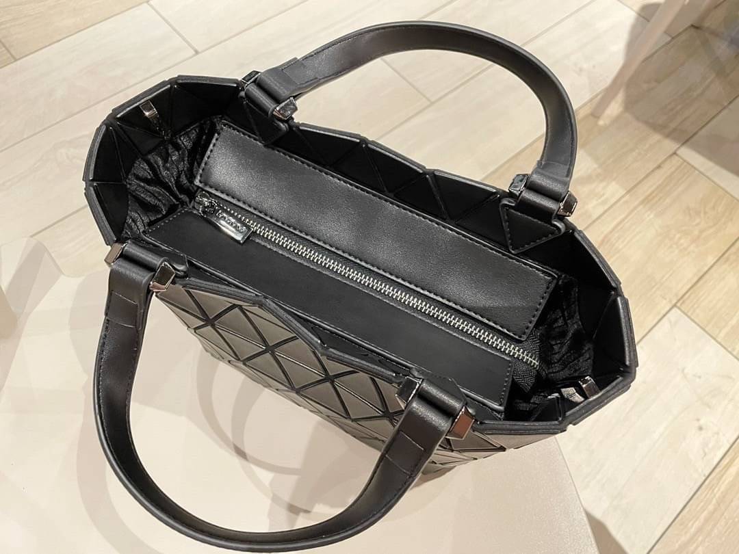 VIP GIFT 】BAOBAO Issey Miyake Crystal Matte Shoulder Bag
