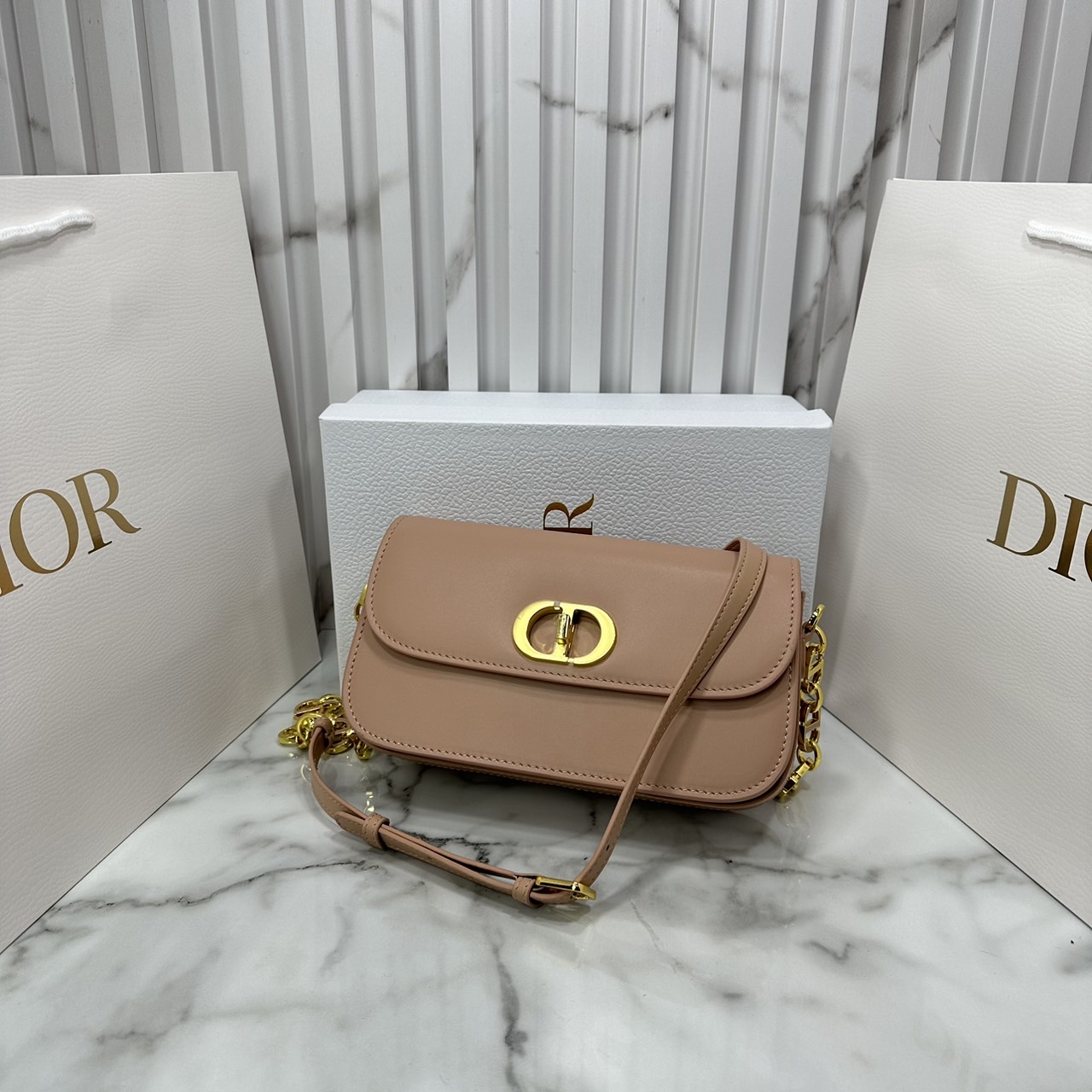 DIOR 30 Montaigne Avenue Bag Box Leather Bag กระเป๋าสะพายรูปดีไซน์สุดคลาสสิกและสง่างาม หรูหราตามเอกลักษณ์แบรนด์ เกรดท็อปไฮเอน 1:1 ใช้งานต่างประเทศได้