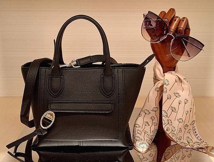 ของแท้ 💯% LONGCHAMP MINI MAILBOX TOP HANDLE BAG กระเป๋าถือหรือสะพายรุ่นหายากดีไซน์คลาสสิควัสดุ Polyamide & Leather หนังแท้เนื้อหนานุ่มหนังขึ้นลายสวยหรูดูดียืดหยุ่นแข็งแรง