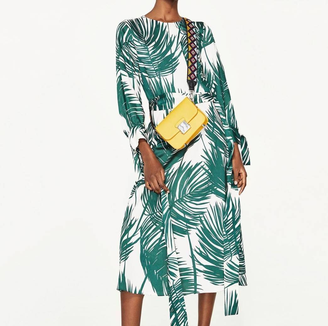 Don't Miss! Best Seller! ZARA CROSSBODY WITH 2STRAPS กระเป๋าถือหรือสะพายทรงคลัชรุ่นยอดนิยมวัสดุหนัง Saffiano อยู่ทรงสวยหรูสไตล์ PRADA แข็งแรงทนทาน ดีไซน์เก๋ไม่ซ้ำใคร เปิดปิดด้วยตัวล๊อคเอกลักษณ์ของ ZARA ภายในมีโลโก้ สามารถใส่มือถือ iphone7+ ได้ โดดเด่