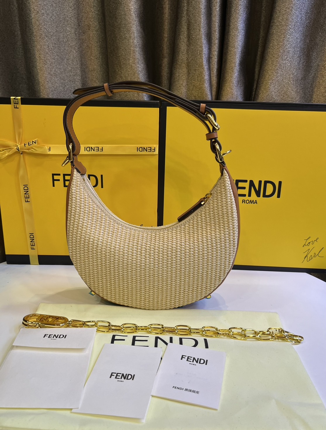 FENDI Fendigraphy Small Natural straw bag / Fendi hobo bag 25cm พร้อมส่ง กระเป๋าสะพายไหล่เฟนดิ Natural straw รุ่นใหม่ สวยหรู **สินค้าเกรดออริจินอล 1:1 สลับแท้